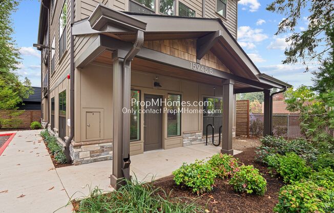 Luxury One Bedroom Unit in Lake Grove! FREE MONTH SPECIAL