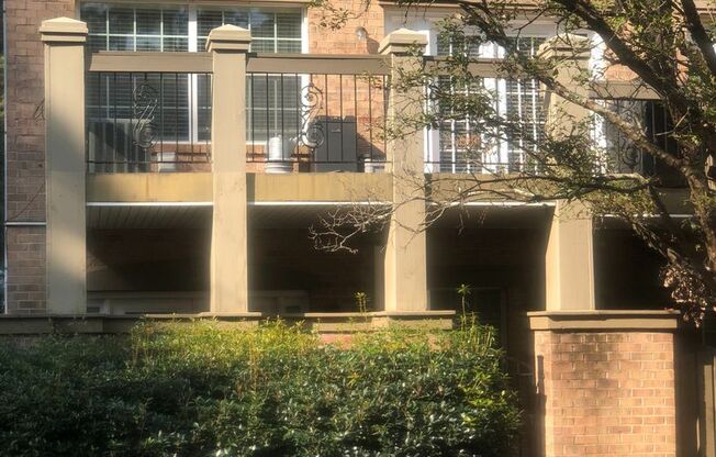 * Move In Special- $500.00 of 1st Month Rent*Beautiful updated 1 Bedroom, 1 bath- FIRST FLOOR CONDO! Washer/Dryer included!