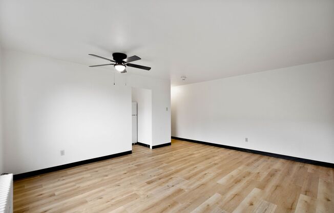2 beds, 1 bath, 800 sqft, $475, Unit 2117 Brownsville Road - B22