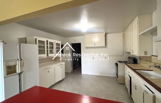 2 beds, 1 bath, $2,195