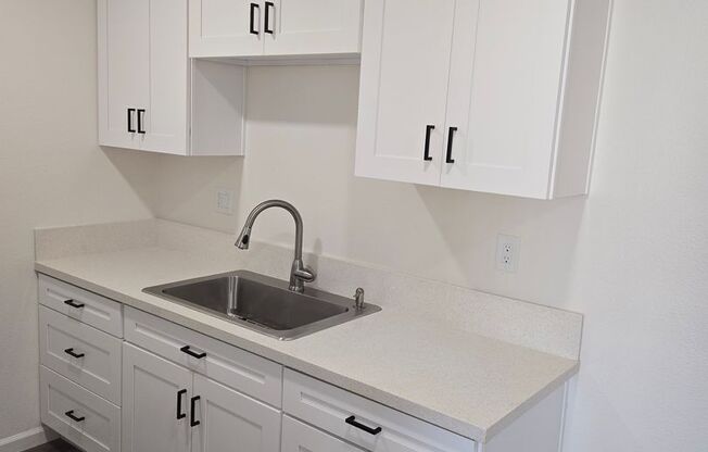 1 bed, 1 bath, 650 sqft, $1,795, Unit 71-16