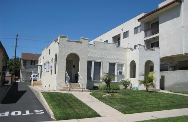 631 E CYPRESS AVE