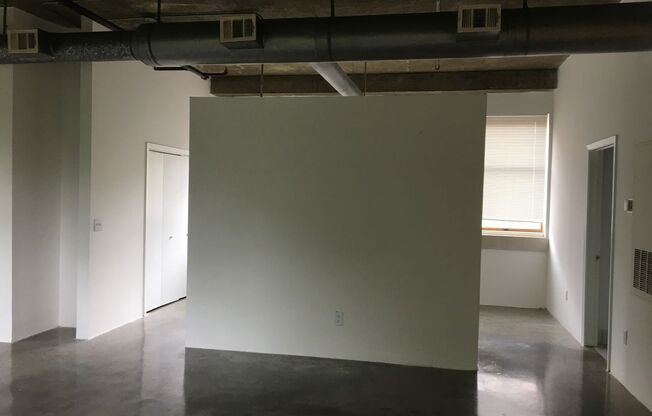 Studio, 1 bath, 800 sqft, $1,725, Unit B-202