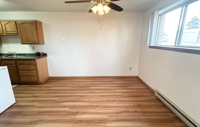 2 beds, 1 bath, 780 sqft, $835, Unit 2542-102