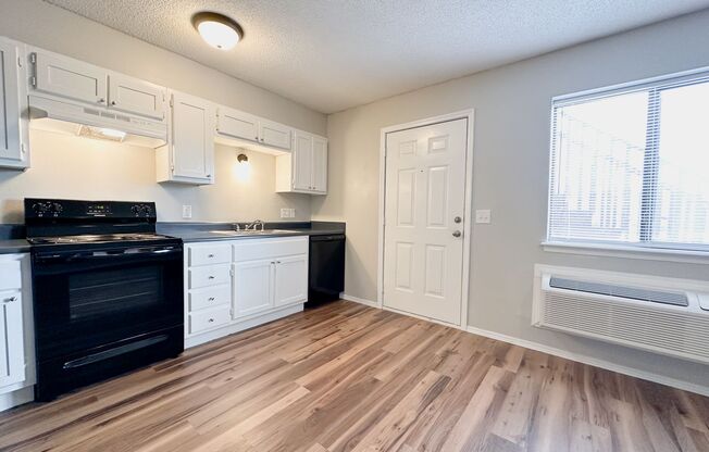 1 bed, 1 bath, 480 sqft, $775, Unit 1037 Happy Hollow #3 Downstairs