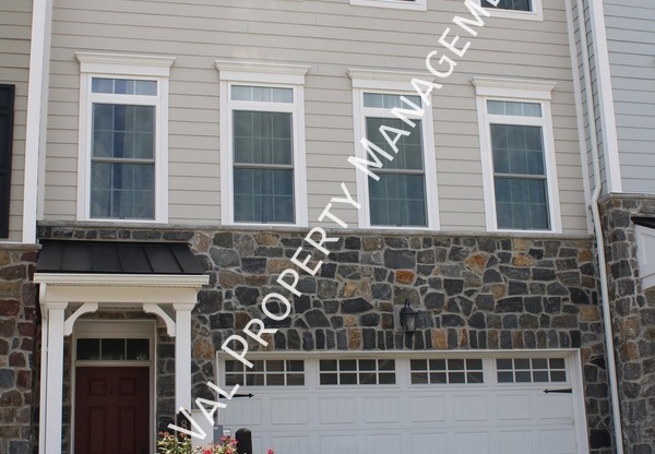 821 STONECLIFFE RD