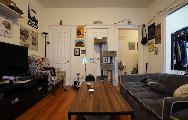 6 Camelot Ct