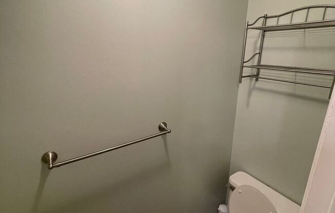 2 Bed 1.5 Bath- Oakdale PA! Hawthorne Village!