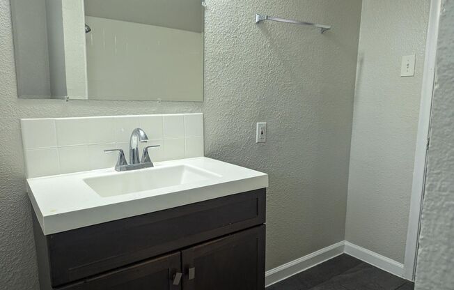 2 beds, 1.5 baths, 850 sqft, $2,325, Unit 102