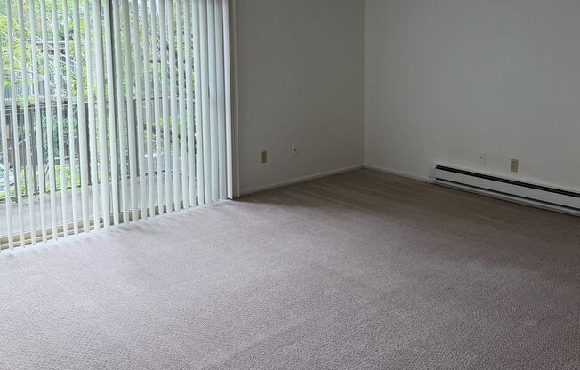 1 Bed / 1 Bath Houghton condo in Kirkland $1,895/month