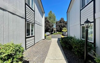 2 beds, 1 bath, 780 sqft, $1,155, Unit 21