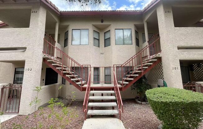 Nice Condo on the 2nd Floor with 2 Bedrooms