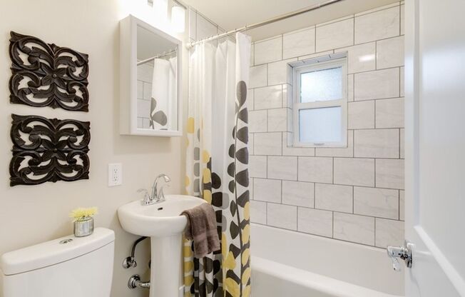 Spacious 3-Bedroom Home in Shoreline