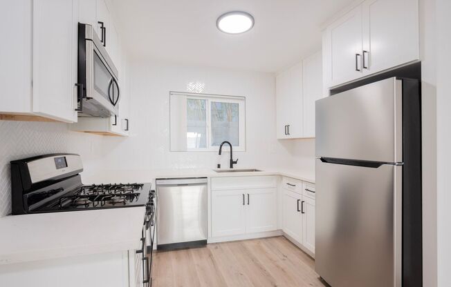 748 N Hudson Ave.