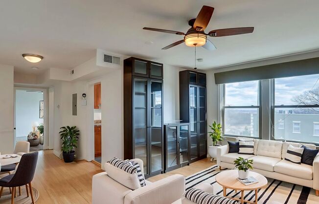 THE BROOKLAND |Top Floor Apt in Boutique Bldg |1 Bd | Full of Sunshine