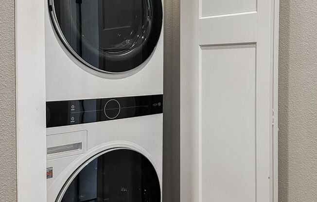 1 bed, 1 bath, 690 sqft, $1,300, Unit Cap5