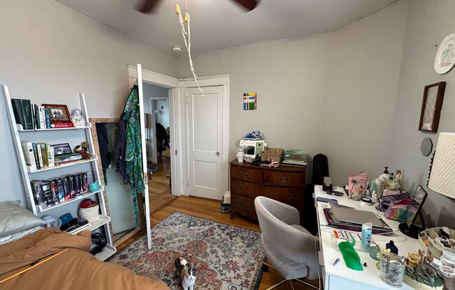 2 beds, 1 bath, $2,700, Unit 29