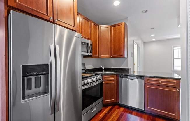 1360 W. Greenleaf Ave