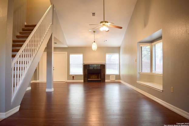 6915 RAINTREE FRST