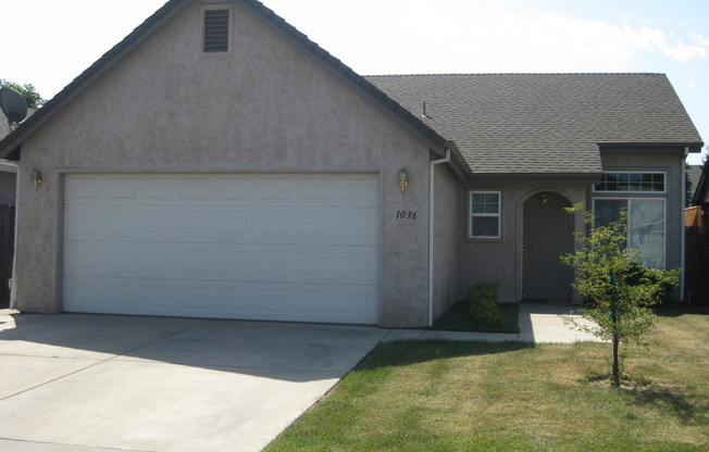 Great 3 Bedroom 2 Bath Home Central to All!