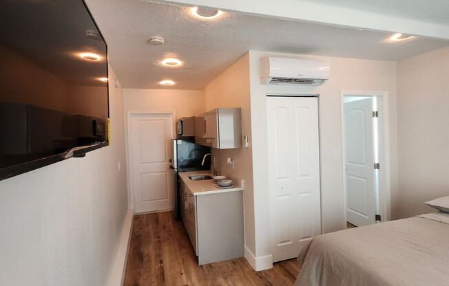 1 bed, 1 bath, $1,400, Unit Unit D/Studio