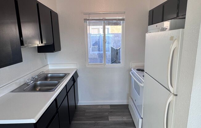 2 beds, 1 bath, 792 sqft, $1,250, Unit 213 E. Foster Street Unit 8