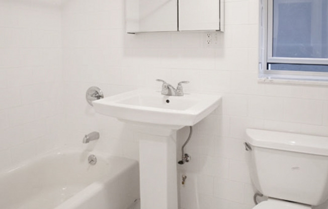 2 beds, 1 bath, 470 sqft, $4,750, Unit 18