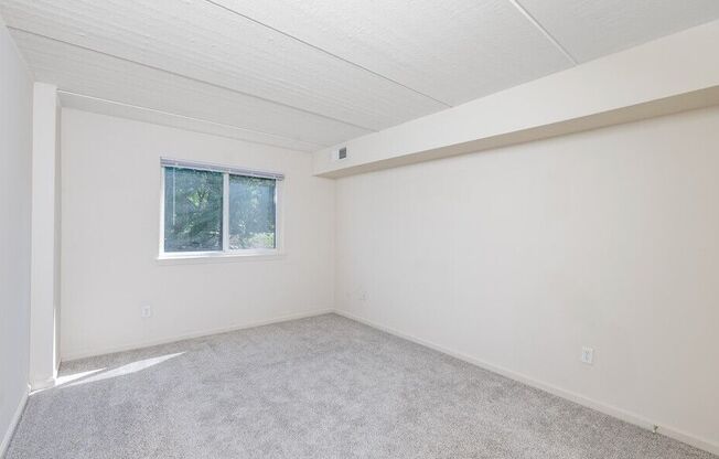 Bedroom-Classic (1BD,1BA 790SF)