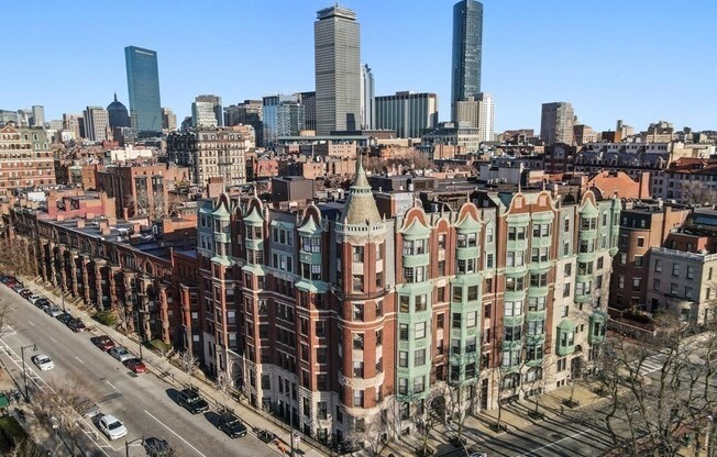 2 beds, 2 baths, 1,027 sqft, $5,200, Unit 201