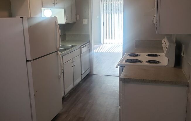 2 beds, 1 bath, 850 sqft, $775