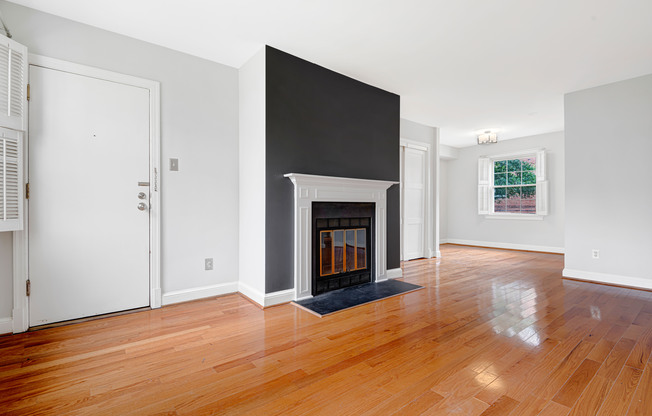 2711 ARLINGTON BLVD