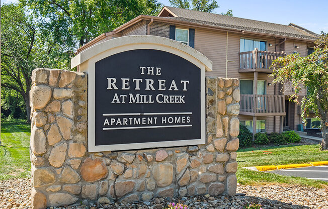 the retreat apartment homes sign