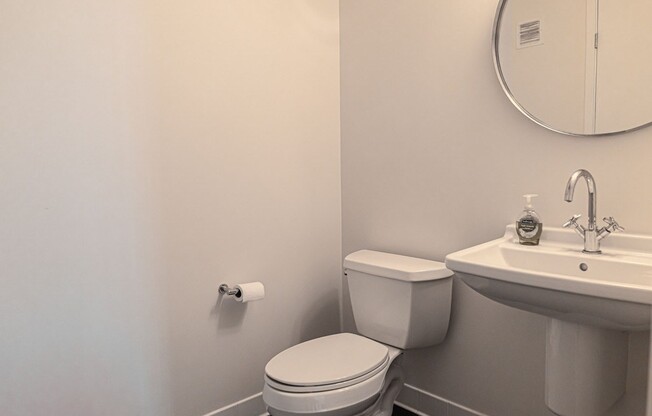 1 bed, 1.5 baths, 826 sqft, $3,350, Unit 527