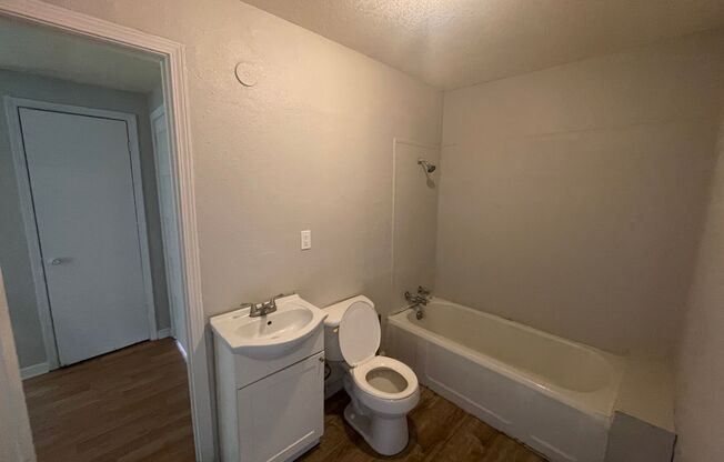 2 beds, 1 bath, $800