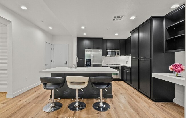 2 beds, 2 baths, 1,050 sqft, $3,250, Unit 206