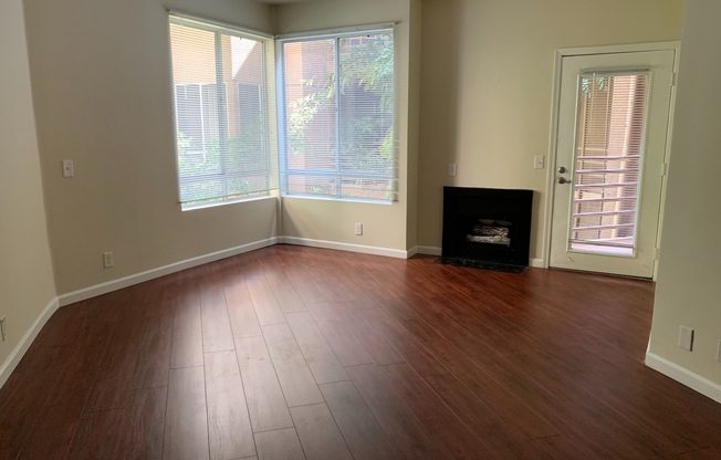 1 bed, 1 bath, 700 sqft, $2,100, Unit 211