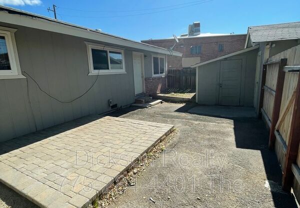 2 beds, 1 bath, 800 sqft, $1,600