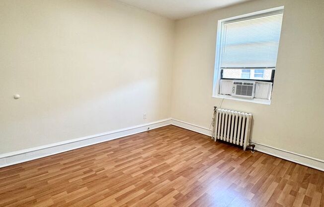 2 beds, 1 bath, $1,195, Unit G6