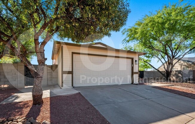 1826 W HOLLAND DR