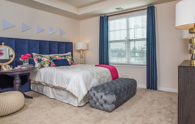 Beautiful Bright Bedroom With Wide Windows at Abberly Square Apartment Homes, Waldorf