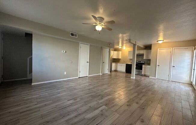 Super Cute 2 Bedroom 1.5 Bath CONDO * PRIME Location *