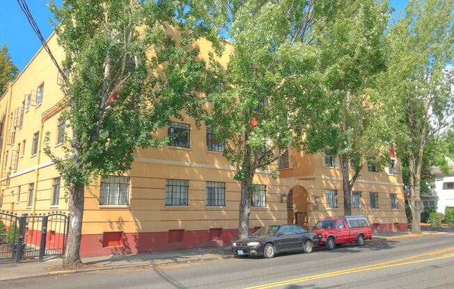 Sunnyside/Belmont 3rd Flr Studio with Garage - Modern Upgrades in a Character-Rich Building