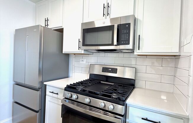 Studio, 1 bath, $2,750, Unit D8J