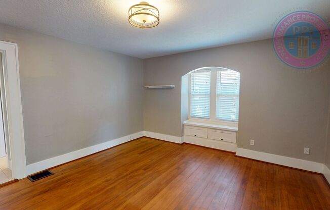 Desirable Kenton Bungalow, Newly Updated, RV Parking, Large Backyard, Raised Garden Beds, Pet Friendly