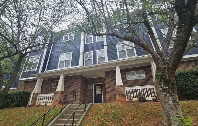 Charming 2 Bed, 2 Bathroom city Retreat Near Uptown Charlotte & Greenway Access