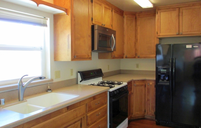 4 beds, 2 baths, , $2,800