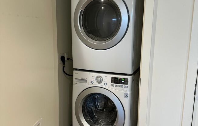 2 beds, 2 baths, $5,300, Unit # 903