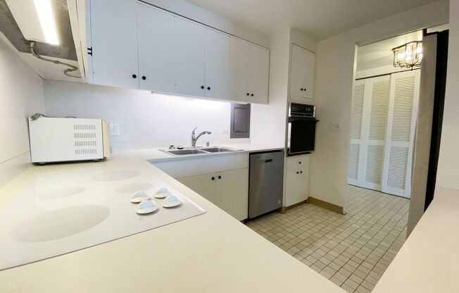 2 beds, 2 baths, $3,500, Unit # 1212