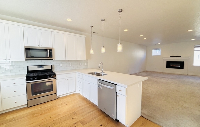 3883 KOMENDA CT