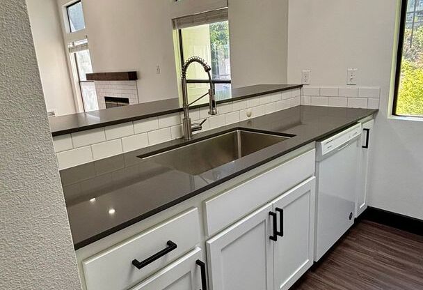 1 bed, 1 bath, $2,195, Unit 101